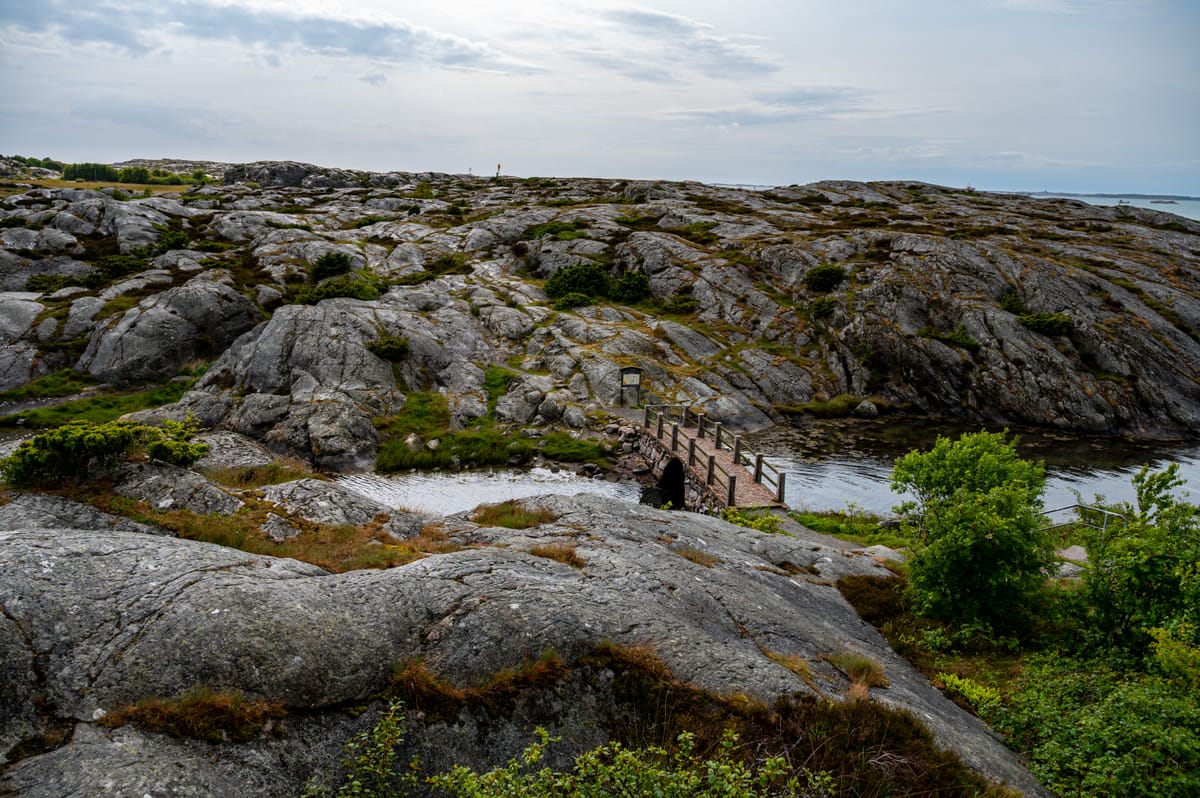 A Rainy Hike, a Warm Invitation — Day Trip to Brännö and Galterö